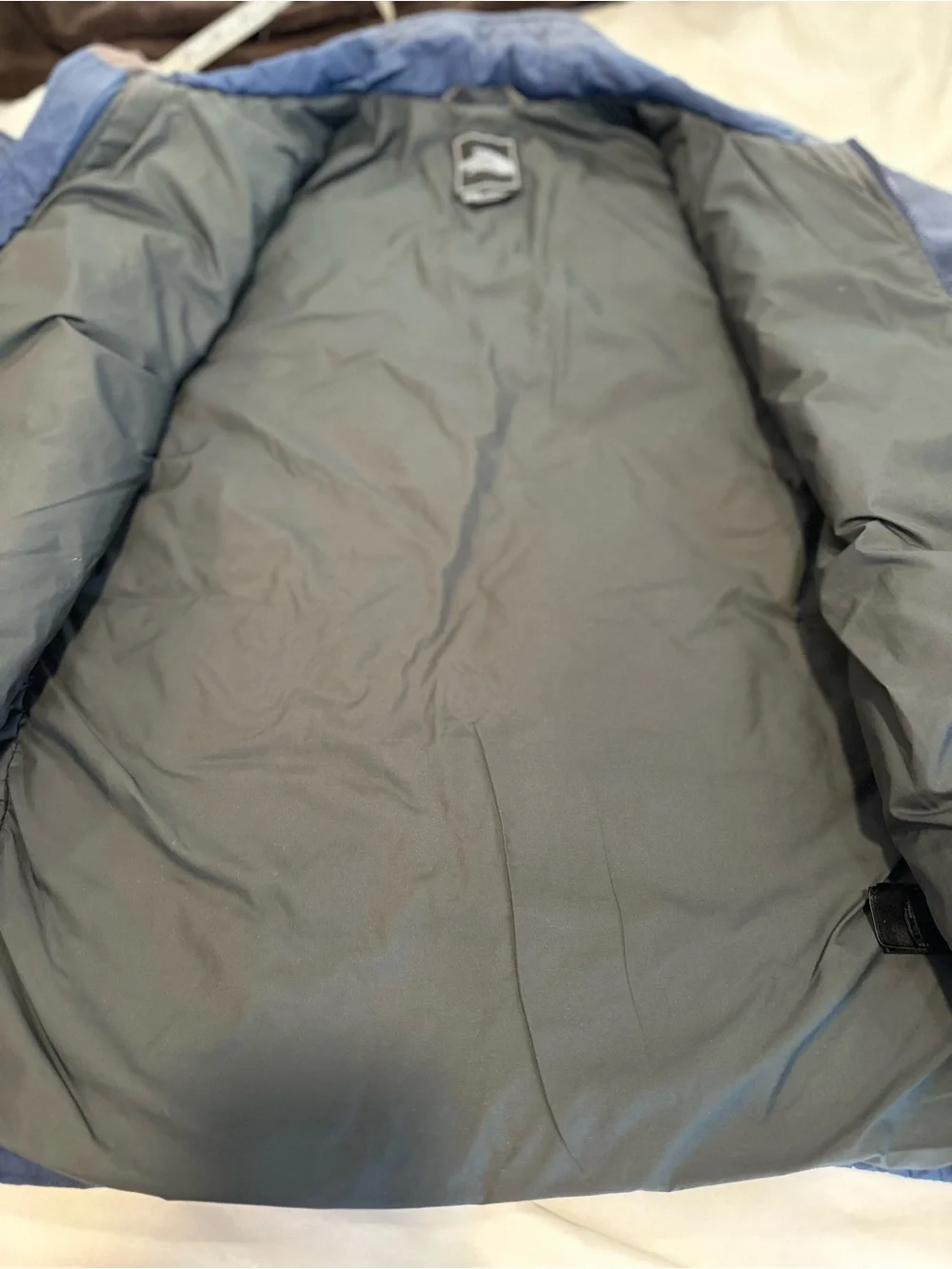 The North Face Redpoint Sz: M lightweight Navy puffer jacket full-zip. Gorpcore.